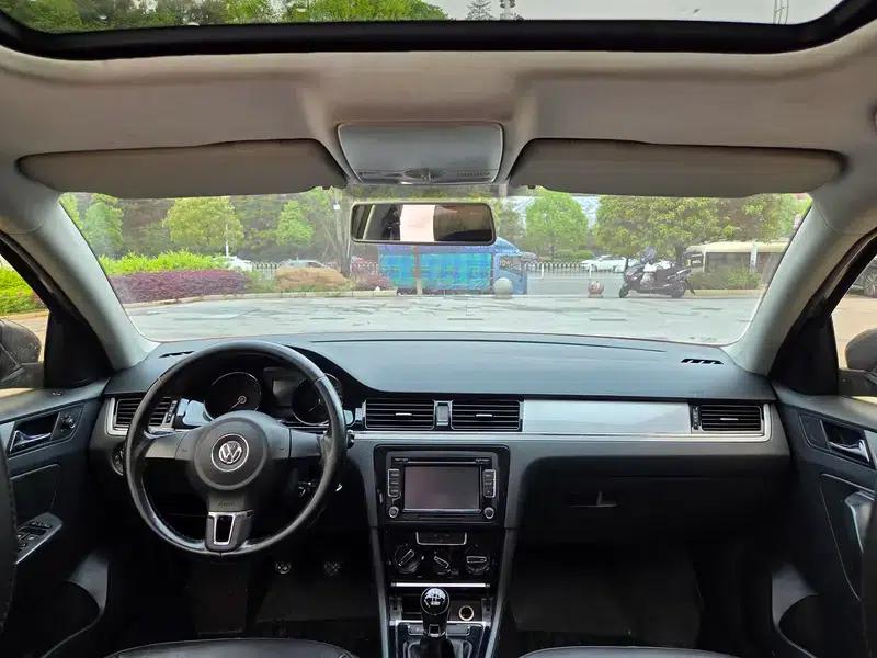 2013 Volkswagen Bora 1.6L Manual Comfort Model — миниатюра 8