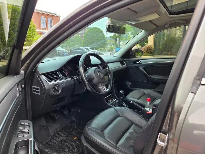2013 Volkswagen Bora 1.6L Manual Comfort Model — миниатюра 10
