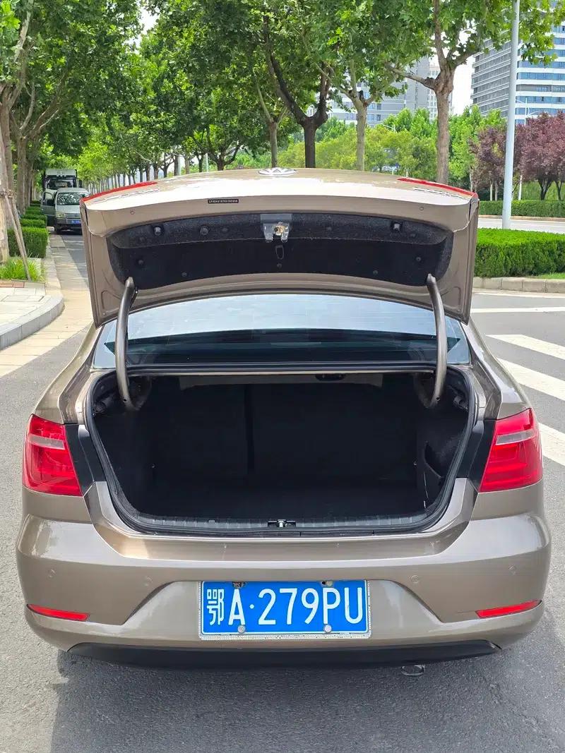 2014 Volkswagen Bora 1.6L Automatic Comfort Model — миниатюра 5