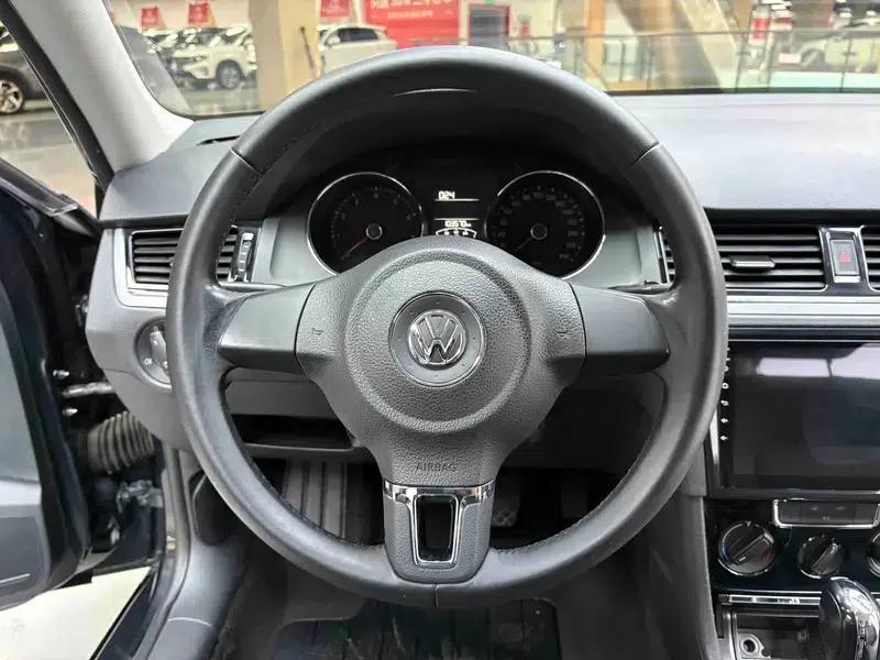 2014 Volkswagen Bora 1.6L Automatic Fashion Edition — миниатюра 26