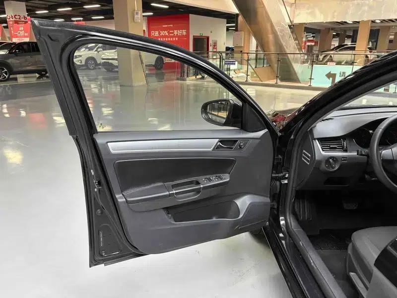 2014 Volkswagen Bora 1.6L Automatic Fashion Edition — миниатюра 31