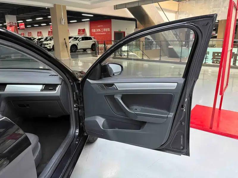 2014 Volkswagen Bora 1.6L Automatic Fashion Edition — миниатюра 38