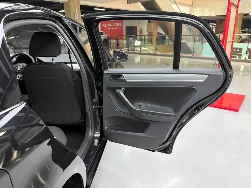 2014 Volkswagen Bora 1.6L Automatic Fashion Edition — миниатюра 39