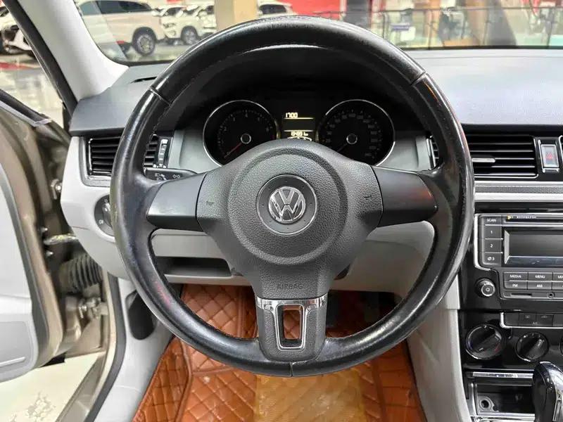 2014 Volkswagen Bora 1.6L Automatic Fashion Edition — миниатюра 28
