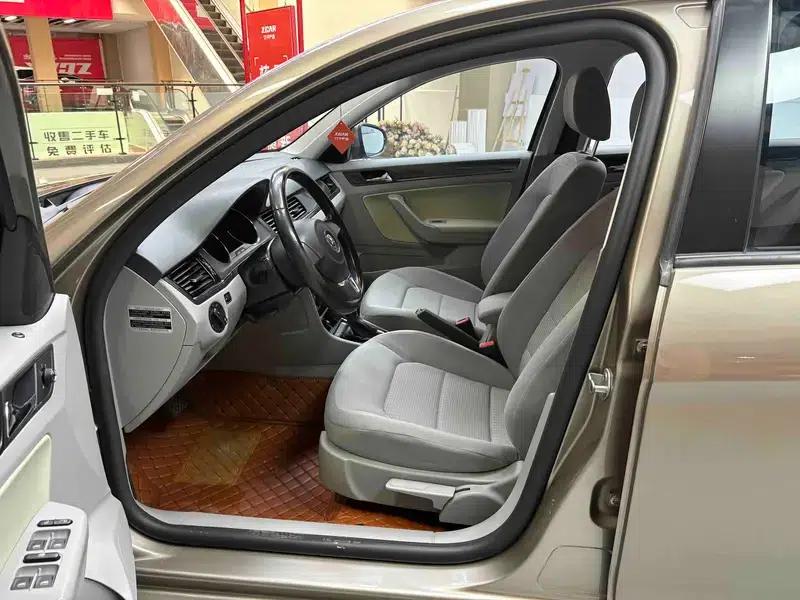 2014 Volkswagen Bora 1.6L Automatic Fashion Edition — миниатюра 31