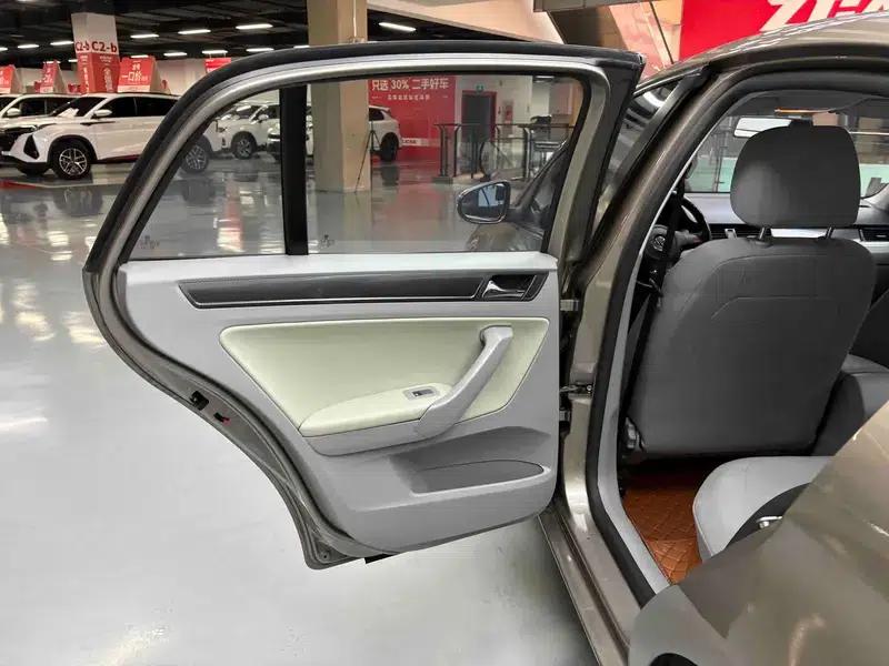 2014 Volkswagen Bora 1.6L Automatic Fashion Edition — миниатюра 35