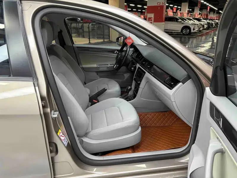 2014 Volkswagen Bora 1.6L Automatic Fashion Edition — миниатюра 37