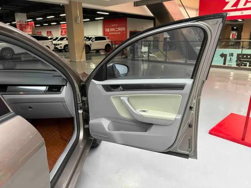 2014 Volkswagen Bora 1.6L Automatic Fashion Edition — миниатюра 39