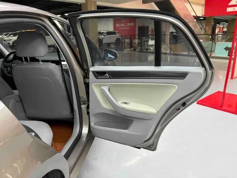 2014 Volkswagen Bora 1.6L Automatic Fashion Edition — миниатюра 40