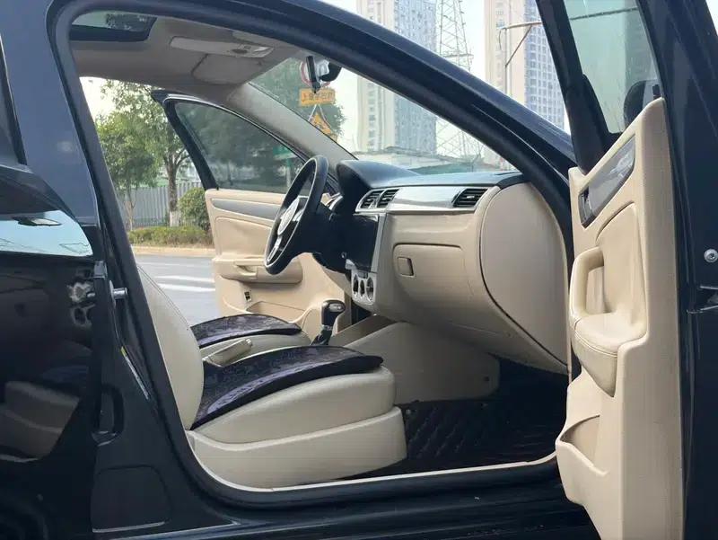 2011 Volkswagen Bora 1.4T Automatic Luxury Edition — миниатюра 12