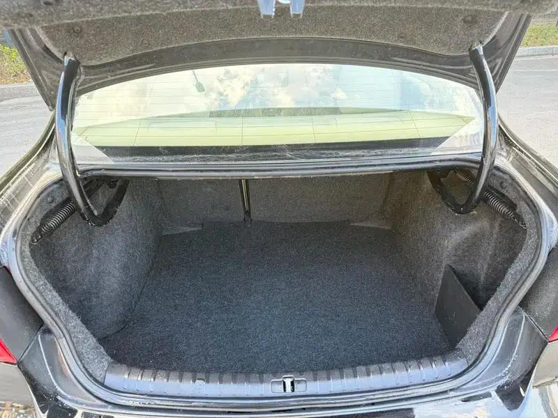2011 Volkswagen Bora 1.4T Automatic Luxury Edition — миниатюра 14