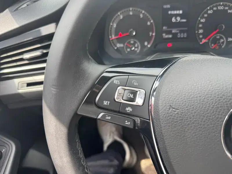 2020 Volkswagen Bora 1.5L Manual Comfort Model — миниатюра 17