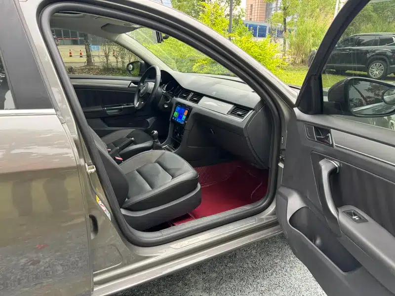 2015 Volkswagen Bora Value Edition 1.6L Manual Fashion Model — миниатюра 18