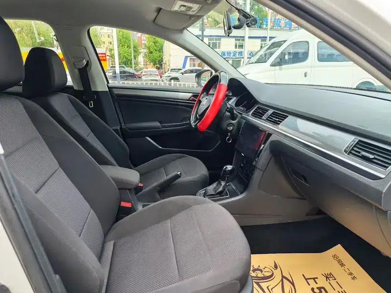 2017 Volkswagen Bora 1.6L Automatic Comfort Model — миниатюра 8
