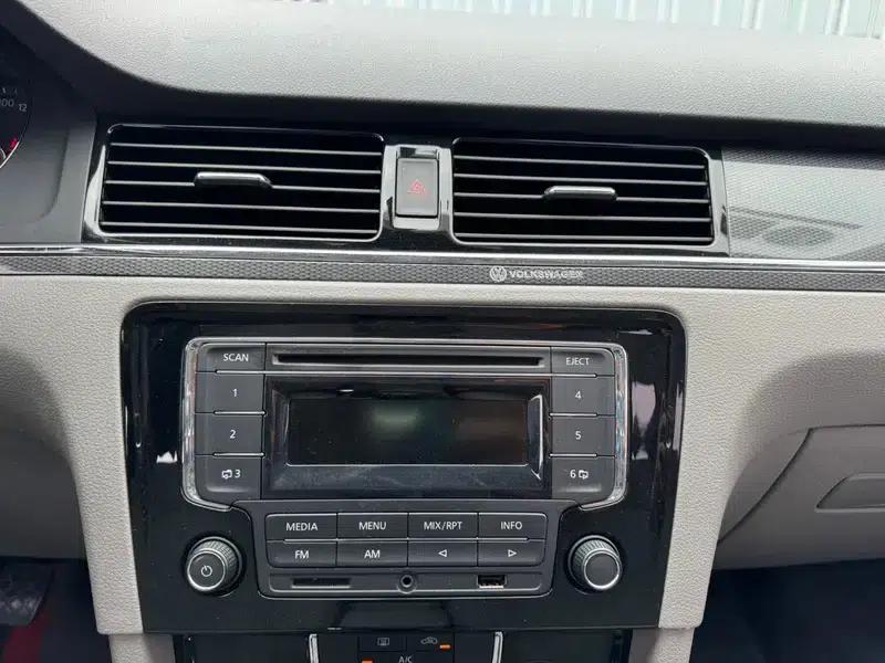 2015 Volkswagen Bora Value Edition 1.6L Manual Fashion Model — миниатюра 14