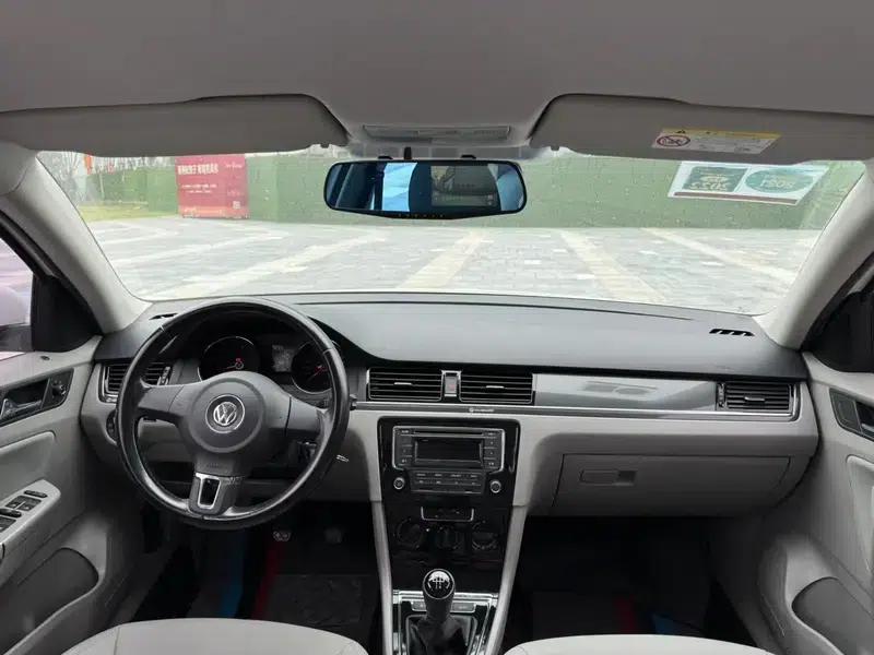 2015 Volkswagen Bora Value Edition 1.6L Manual Fashion Model — миниатюра 19