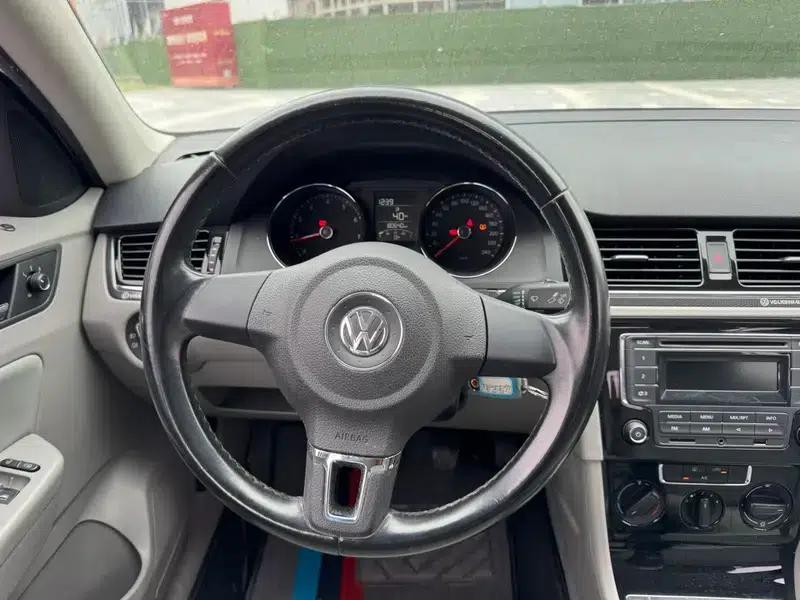 2015 Volkswagen Bora Value Edition 1.6L Manual Fashion Model — миниатюра 21