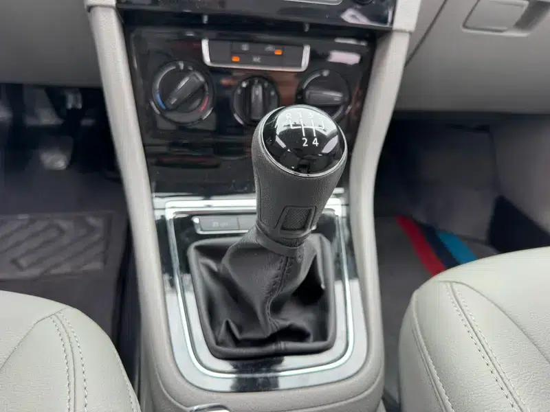 2015 Volkswagen Bora Value Edition 1.6L Manual Fashion Model — миниатюра 22