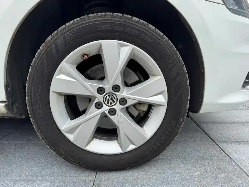 2015 Volkswagen Bora Value Edition 1.6L Manual Fashion Model — миниатюра 9