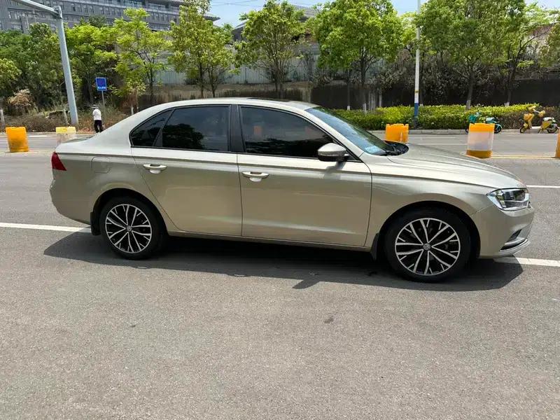2019 Volkswagen Bora Legend 1.5L Automatic Leading Edition (China VI Emission Standard) — миниатюра 8