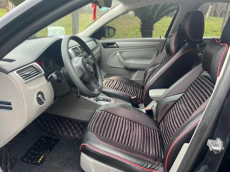 2011 Volkswagen Bora 1.6L Automatic Fashion Edition — миниатюра 11