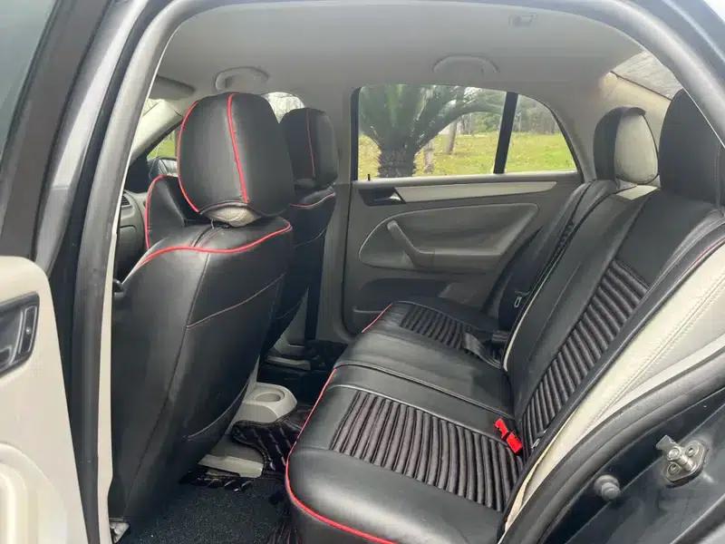 2011 Volkswagen Bora 1.6L Automatic Fashion Edition — миниатюра 12