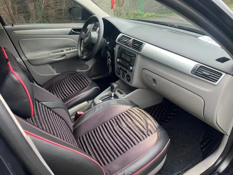 2011 Volkswagen Bora 1.6L Automatic Fashion Edition — миниатюра 8