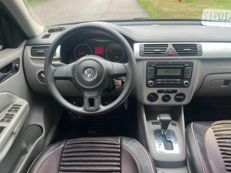 2011 Volkswagen Bora 1.6L Automatic Fashion Edition — миниатюра 10