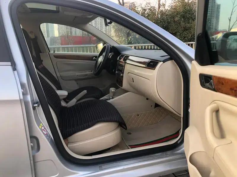 2008 Volkswagen Bora 1.6L Automatic Comfort Model — миниатюра 12