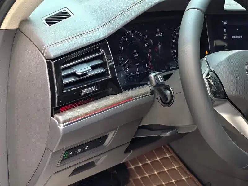 2023 Volkswagen Touareg 3.0TSI R-Line, Obsidian Black Sport Package — миниатюра 23