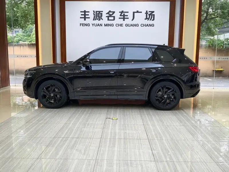 2023 Volkswagen Touareg 3.0TSI R-Line, Obsidian Black Sport Package — миниатюра 4