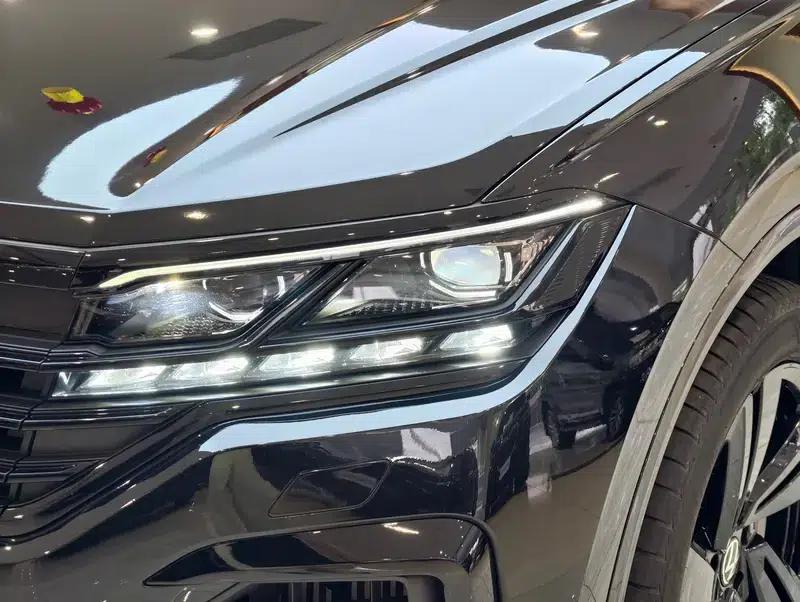 2023 Volkswagen Touareg 3.0TSI R-Line, Obsidian Black Sport Package — миниатюра 9