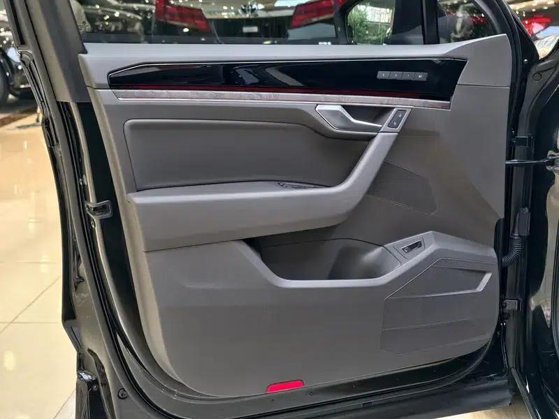 2023 Volkswagen Touareg 3.0TSI R-Line, Obsidian Black Sport Package — миниатюра 10