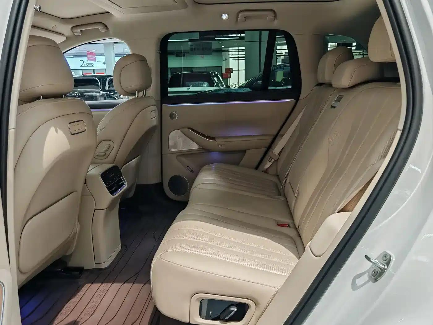 Wenjie M7 2026 Extended Range Pro+ 4WD 5-Seater — миниатюра 8