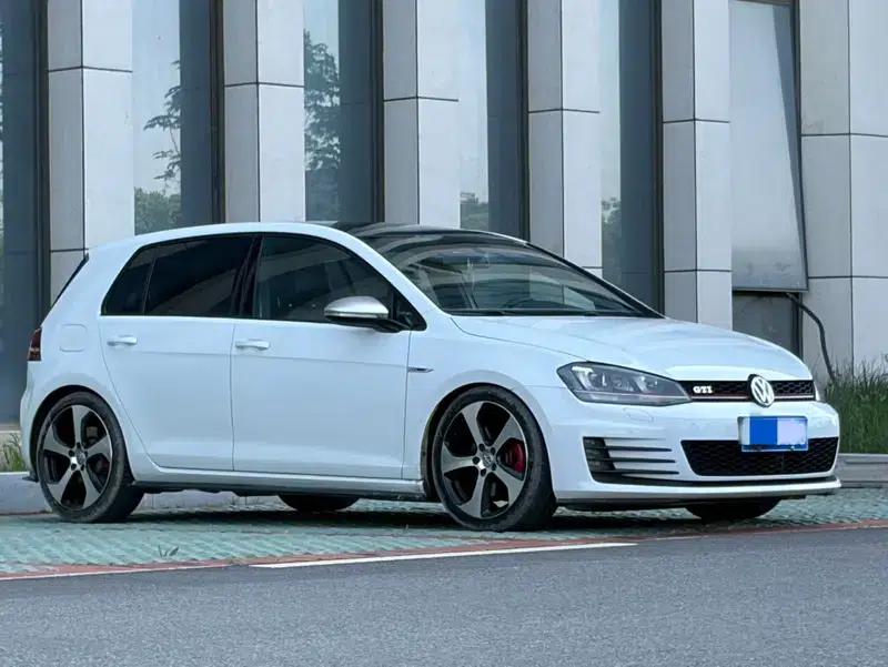 2016 Golf GTI 2.0TSI GTI — миниатюра 3