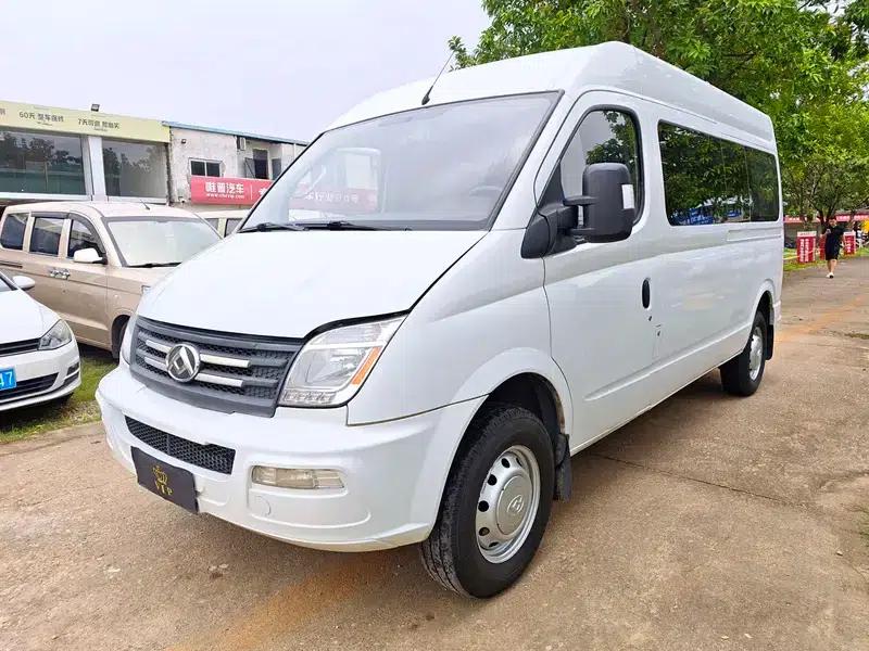 Xintu V80 2021 Model 2.0T 6-speed Manual Long Wheelbase Mid-Roof 7/8/9 Seats — миниатюра 1