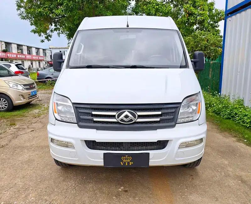 Xintu V80 2021 Model 2.0T 6-speed Manual Long Wheelbase Mid-Roof 7/8/9 Seats — миниатюра 2