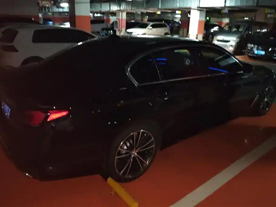 2022 BMW 5 Series Facelift 530Li Leading Edition M Sport Package — миниатюра 3