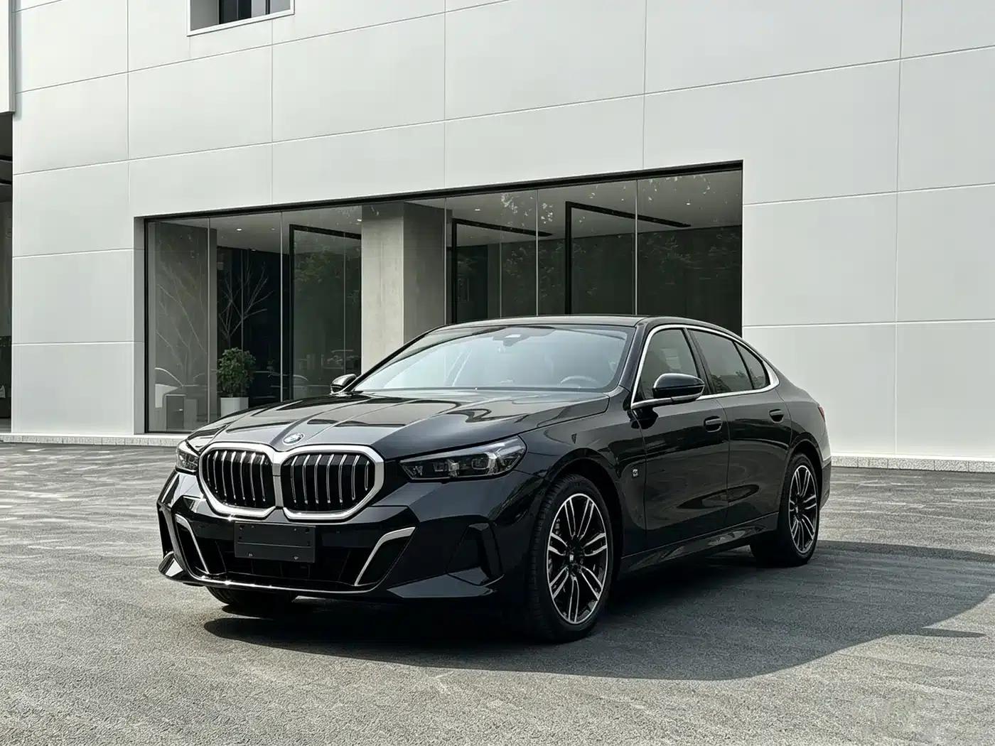 2025 BMW 5 Series 530Li Leading Edition M Sport Package — миниатюра 1