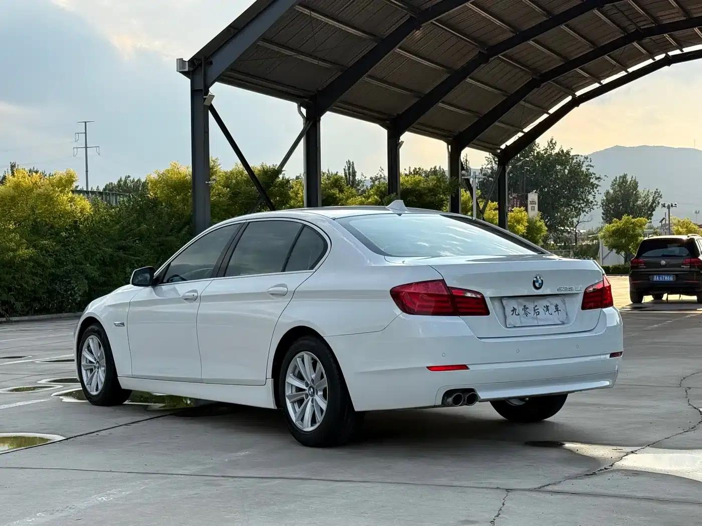 BMW 5 Series 2012 523Li Luxury — миниатюра 4