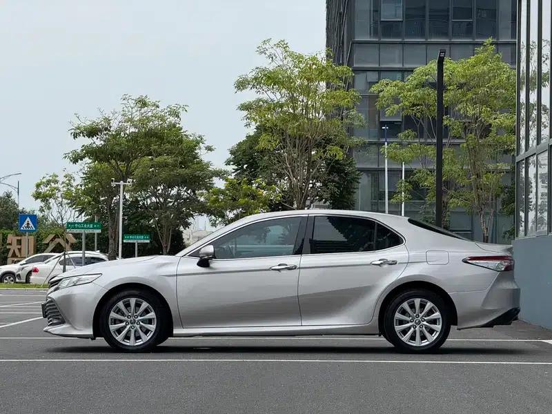 2018 Camry 2.0G Luxury Edition — миниатюра 4