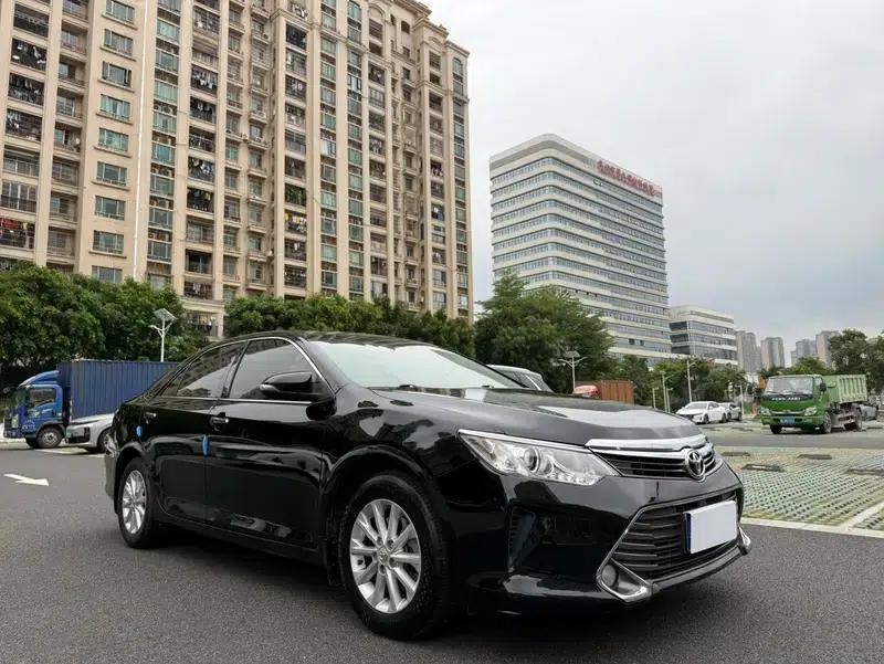 Camry 2016 2.0E 10th Anniversary Elite Edition — миниатюра 3