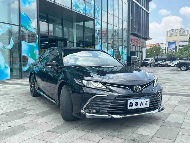 2023 Camry 2.5G Luxury Edition — миниатюра 3