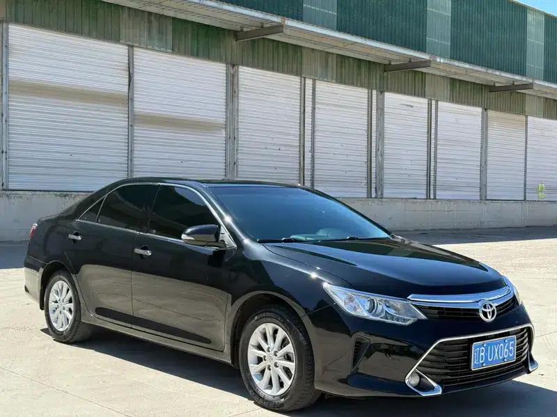 Camry 2016 2.0G 10th Anniversary Luxury Edition — миниатюра 3