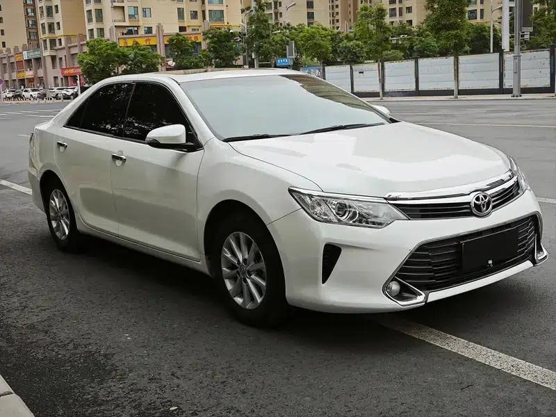 Camry 2016 2.0E 10th Anniversary Elite Edition — миниатюра 3