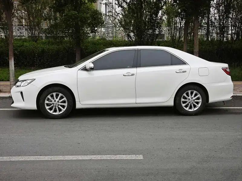 Camry 2016 2.0E 10th Anniversary Elite Edition — миниатюра 4