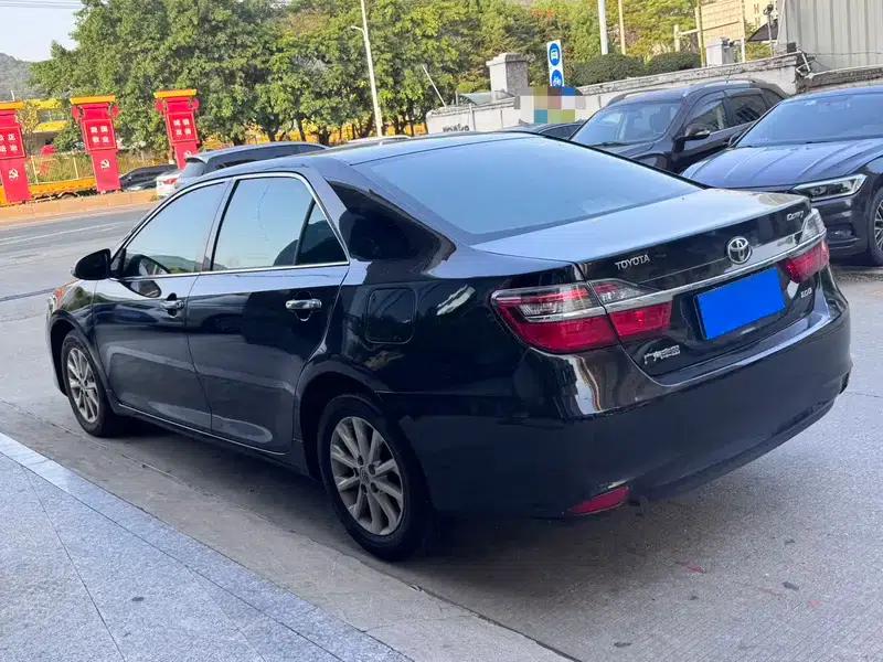 2015 Camry 2.0G Luxury Edition — миниатюра 3
