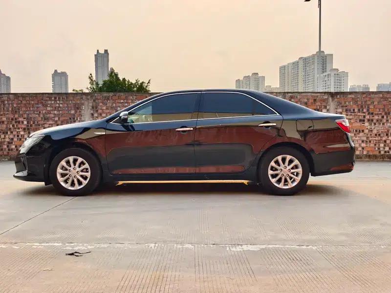 Camry 2015 2.0G Leading Edition — миниатюра 4
