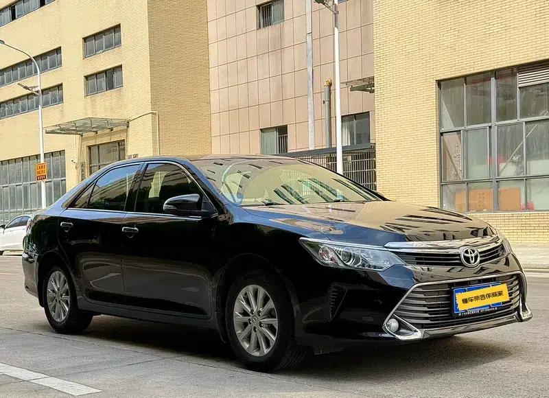 Camry 2016 2.0G 10th Anniversary Leading Edition — миниатюра 3