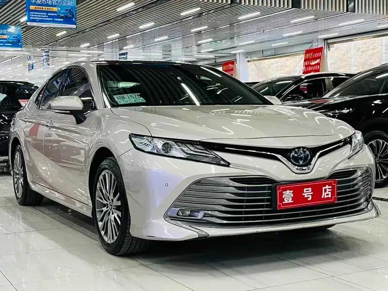 2018 Camry Hybrid 2.5HG Luxury Edition — миниатюра 3